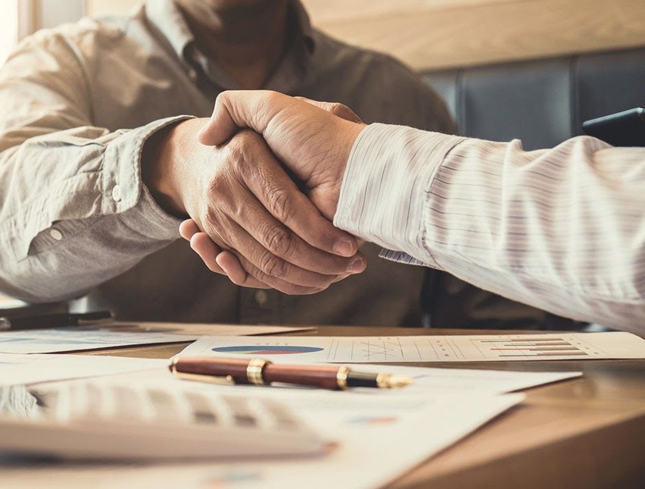 two people hand shaking during real estate negotiation