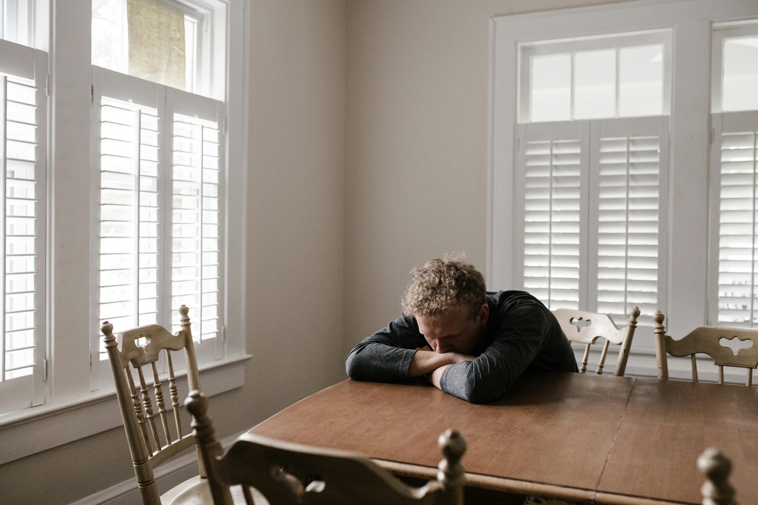 agent sitting alone at no-show real estate appointment
